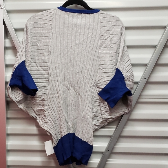 Top - Picture 2 of 4